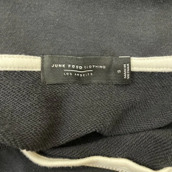 NWOT Junk Food Clothing Black and White Kansas City Chiefs Pullover - Picture 4 of 4